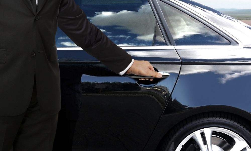 Top Reasons To Hire a Chauffeur for the Holidays